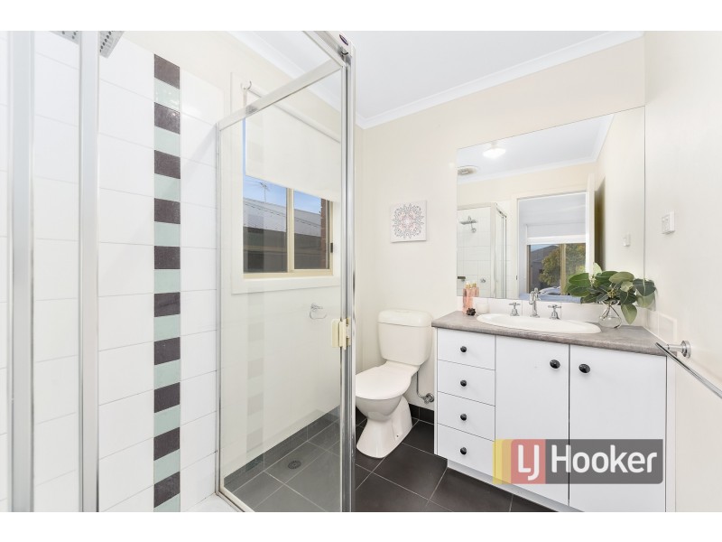 8 Pashia Grove, Pakenham VIC 3810