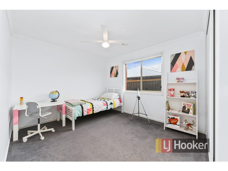 8 Pashia Grove, Pakenham VIC 3810