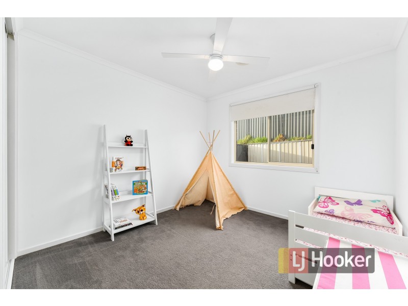 8 Pashia Grove, Pakenham VIC 3810