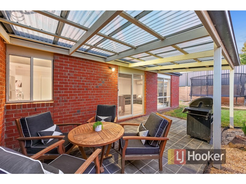 8 Pashia Grove, Pakenham VIC 3810