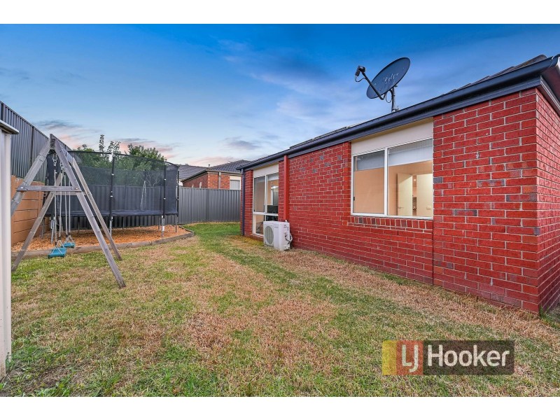 8 Pashia Grove, Pakenham VIC 3810