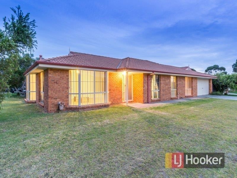 9 Naples Way, Pakenham VIC 3810