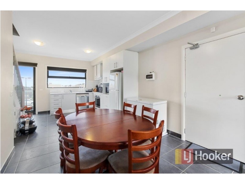 102/4 Pacific Promenade, Pakenham VIC 3810