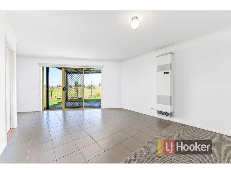 33 Webster Way, Pakenham VIC 3810