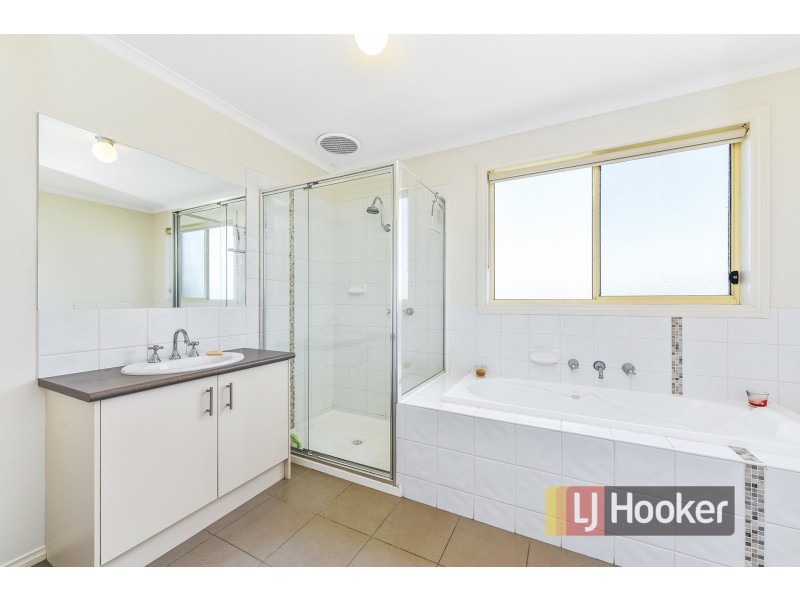 33 Webster Way, Pakenham VIC 3810