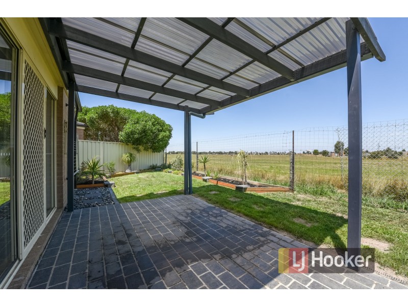 33 Webster Way, Pakenham VIC 3810