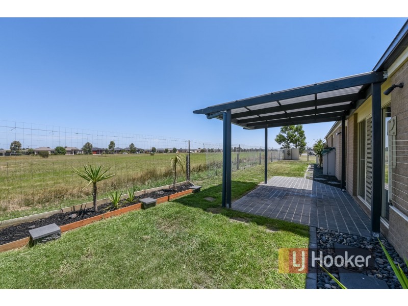 33 Webster Way, Pakenham VIC 3810