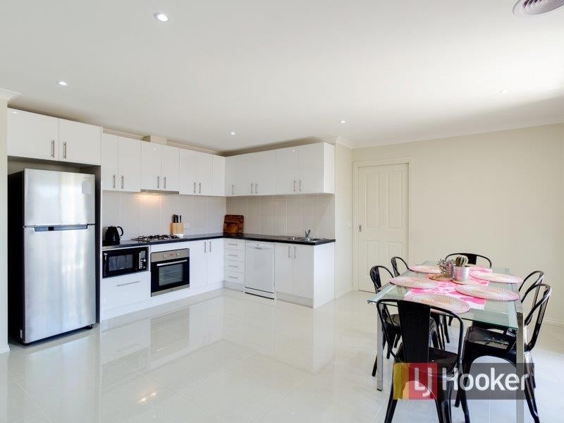 11 Doonie Way, Pakenham VIC 3810