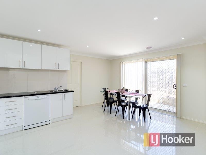 11 Doonie Way, Pakenham VIC 3810