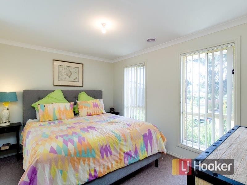 11 Doonie Way, Pakenham VIC 3810