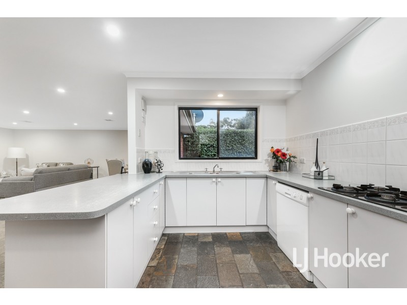 6 Kelly Court, Pakenham VIC 3810