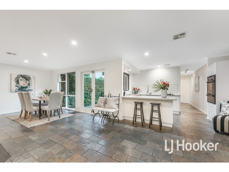 6 Kelly Court, Pakenham VIC 3810