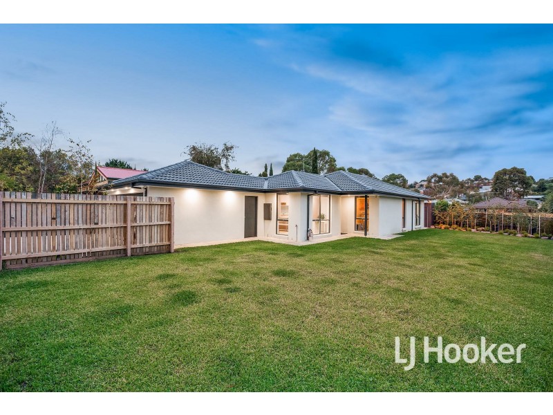 40 Parman Avenue, Pakenham VIC 3810