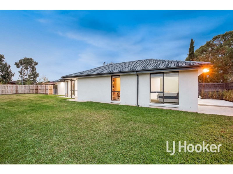 40 Parman Avenue, Pakenham VIC 3810