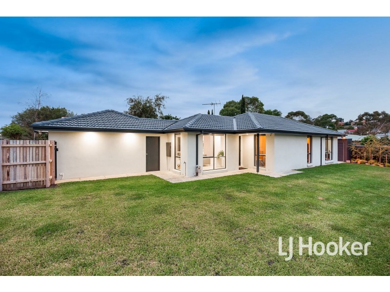 40 Parman Avenue, Pakenham VIC 3810