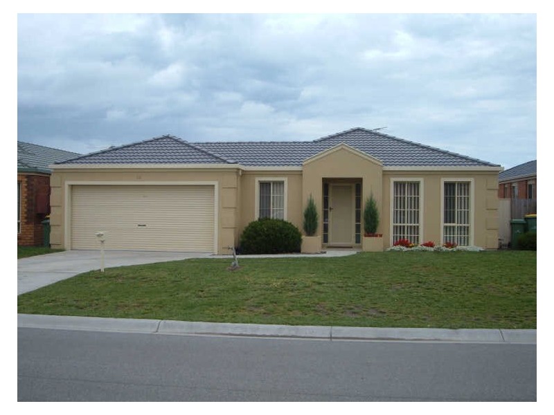 13 Gillian Place, Pakenham VIC 3810