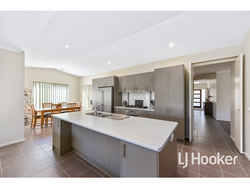 3 Mia Drive, Pakenham VIC 3810