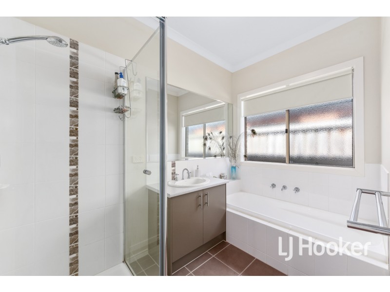 3 Mia Drive, Pakenham VIC 3810