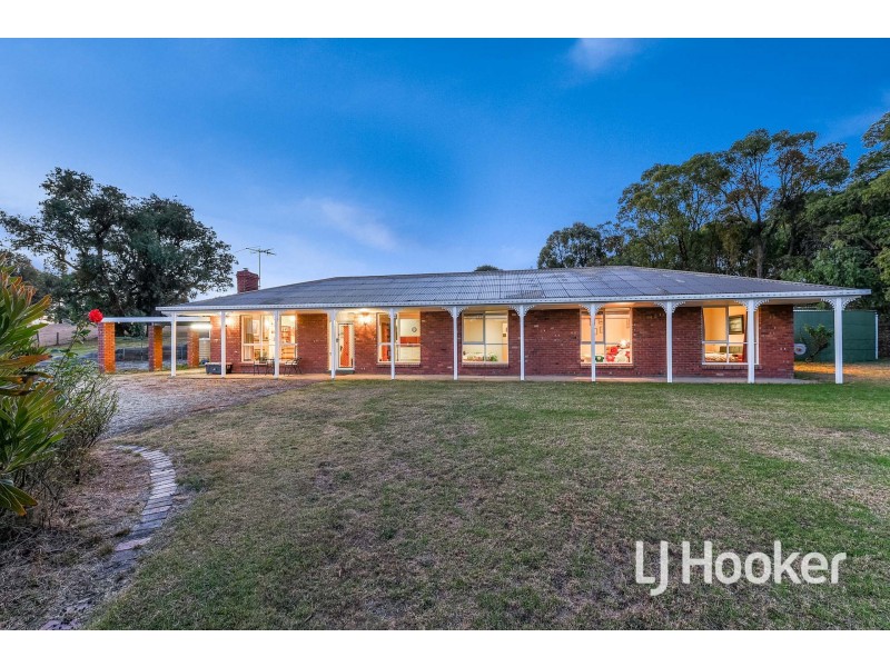 75 Manoora Road, Nar Nar Goon North VIC 3812