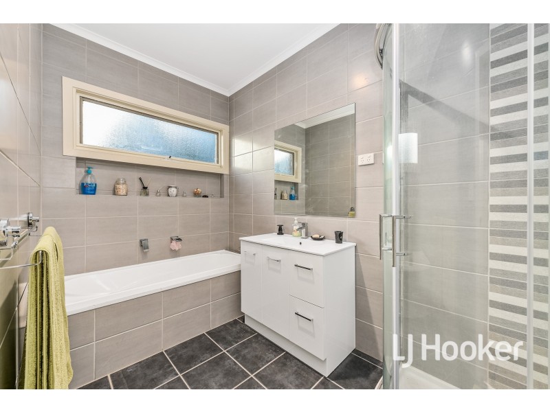 75 Manoora Road, Nar Nar Goon North VIC 3812