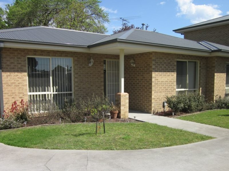 2/12 Anderson Street, Pakenham VIC 3810