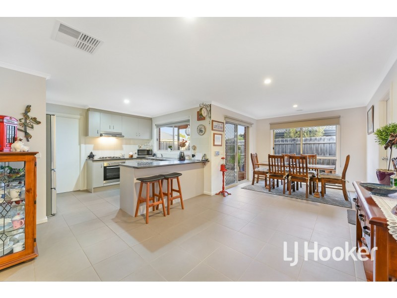 24 Melissa Way, Pakenham VIC 3810
