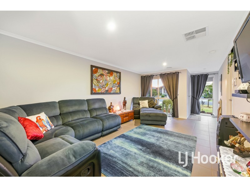 24 Melissa Way, Pakenham VIC 3810