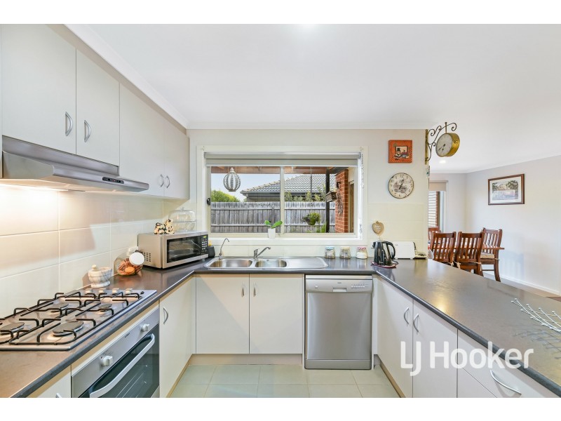 24 Melissa Way, Pakenham VIC 3810