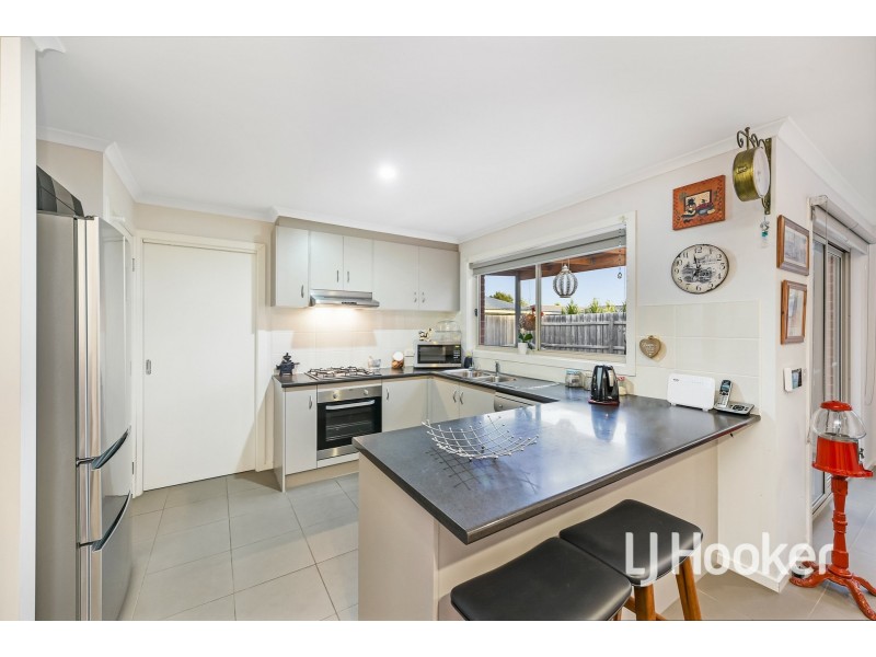 24 Melissa Way, Pakenham VIC 3810
