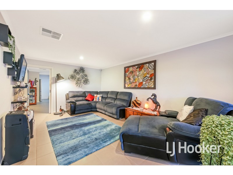 24 Melissa Way, Pakenham VIC 3810