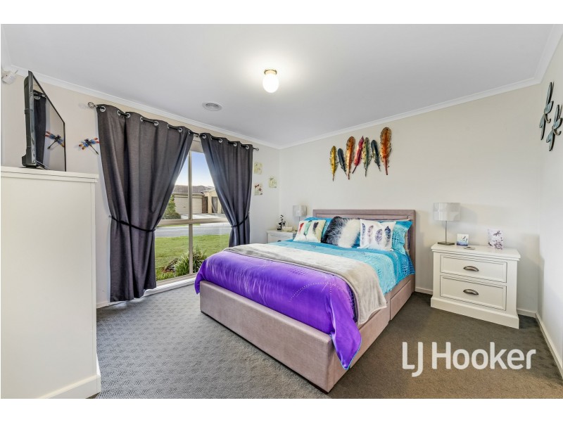 24 Melissa Way, Pakenham VIC 3810