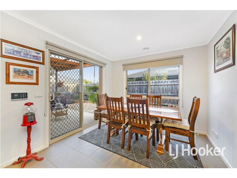 24 Melissa Way, Pakenham VIC 3810