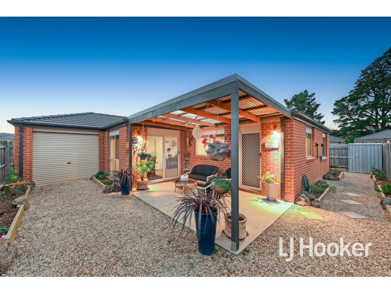 24 Melissa Way, Pakenham VIC 3810