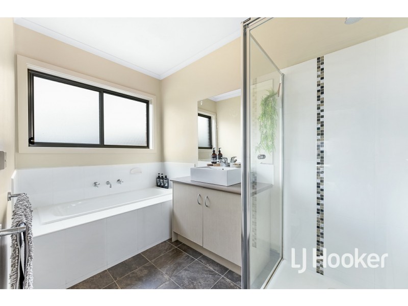 29 Clifford Drive, Pakenham VIC 3810