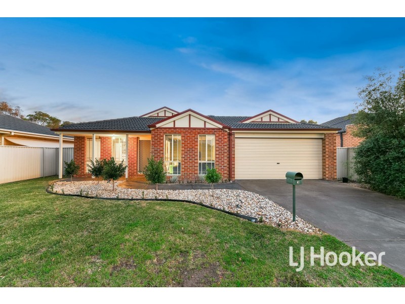 3 Wonboyn Close, Pakenham VIC 3810