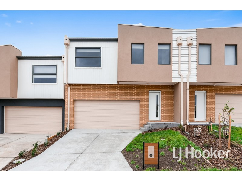 13/23 Atlantic Drive, Pakenham VIC 3810