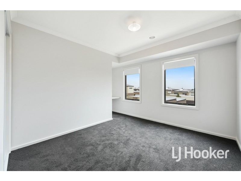 13/23 Atlantic Drive, Pakenham VIC 3810