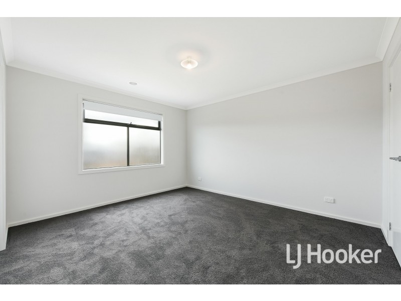 13/23 Atlantic Drive, Pakenham VIC 3810