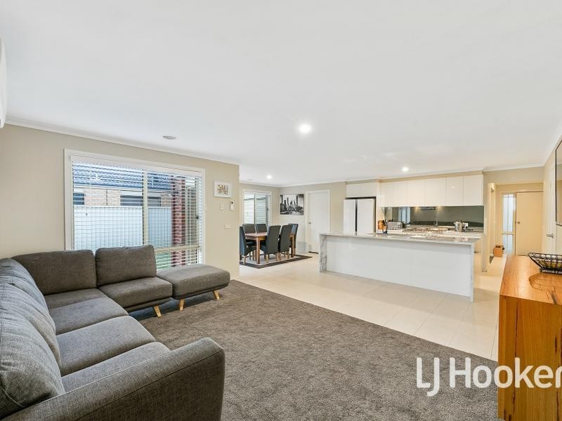 3 Wonboyn Close, Pakenham VIC 3810