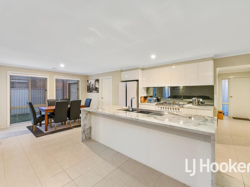 3 Wonboyn Close, Pakenham VIC 3810