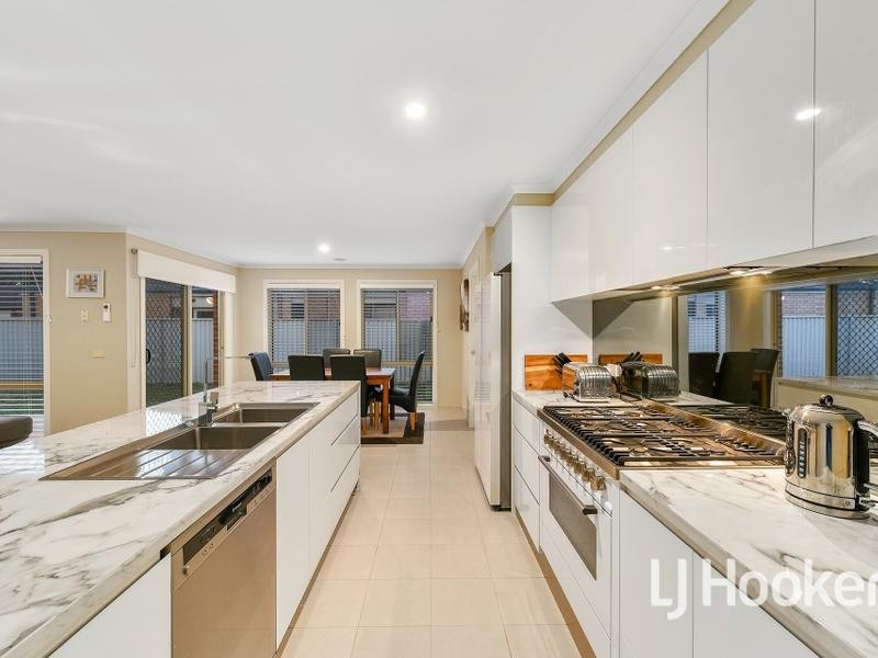 3 Wonboyn Close, Pakenham VIC 3810