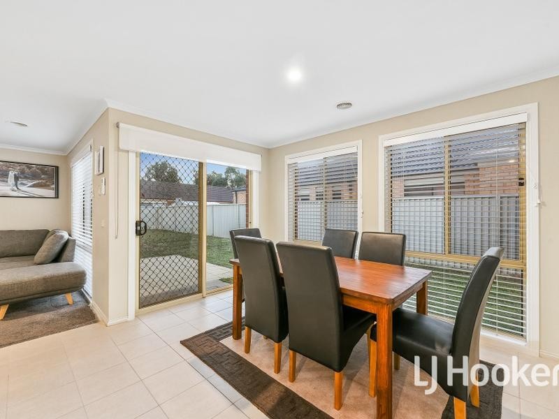3 Wonboyn Close, Pakenham VIC 3810