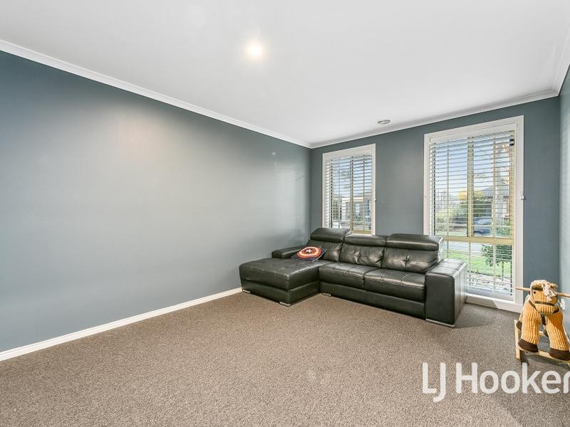 3 Wonboyn Close, Pakenham VIC 3810