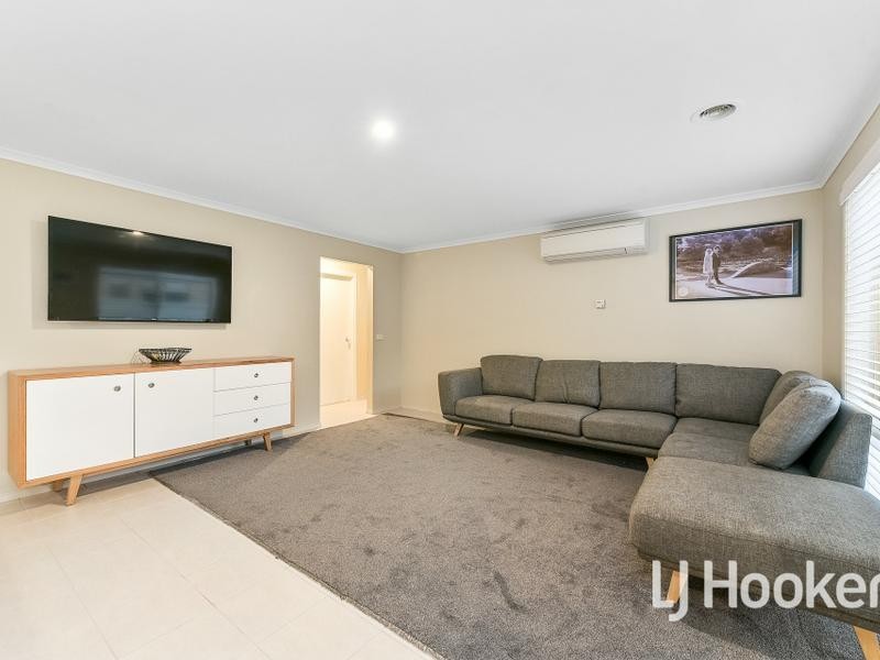 3 Wonboyn Close, Pakenham VIC 3810