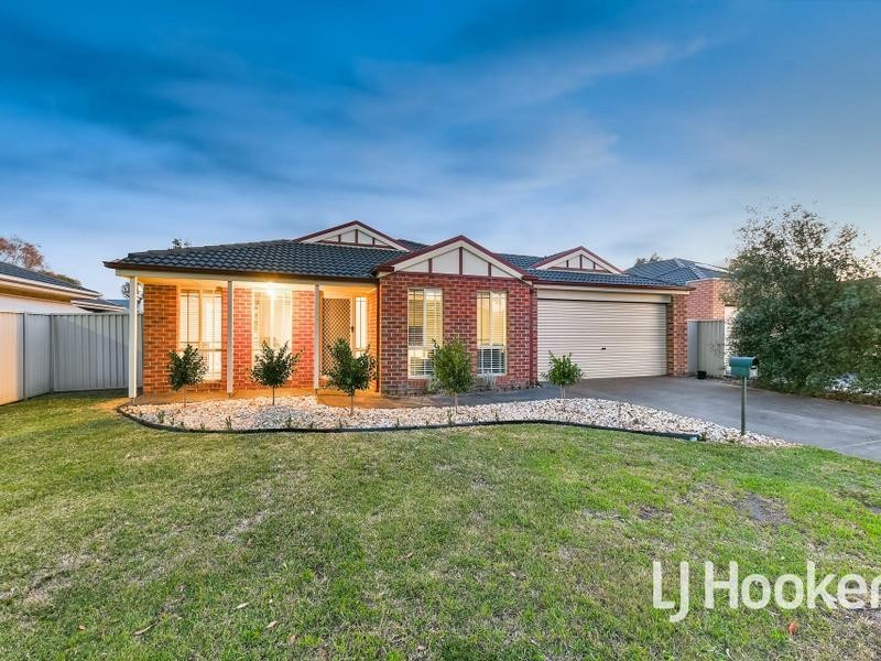 3 Wonboyn Close, Pakenham VIC 3810