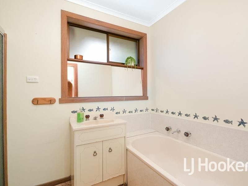 28 Sybella Avenue, Koo Wee Rup VIC 3981