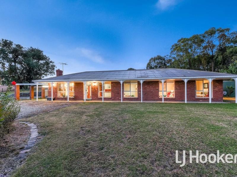 75 Manoora Road, Nar Nar Goon North VIC 3812