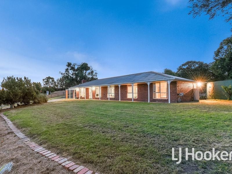 75 Manoora Road, Nar Nar Goon North VIC 3812