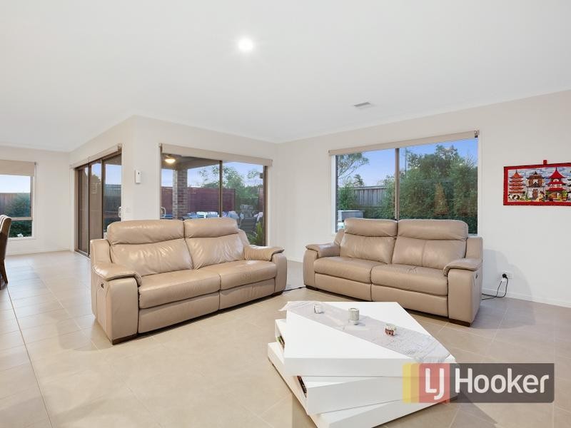 18 Flemington Rise, Officer VIC 3809