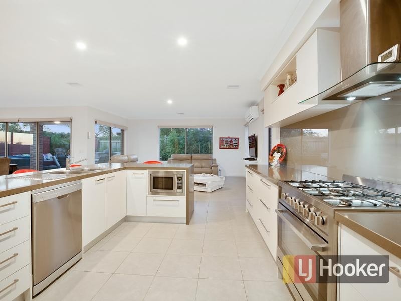 18 Flemington Rise, Officer VIC 3809